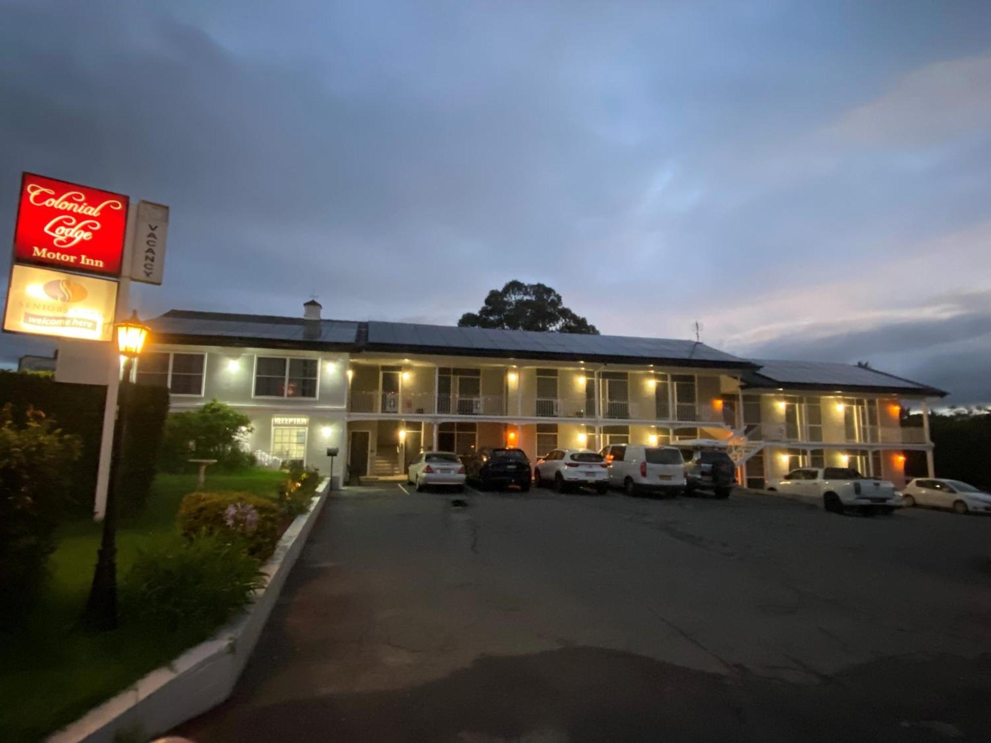 Colonial Lodge Motor Inn แยส ภายนอก รูปภาพ