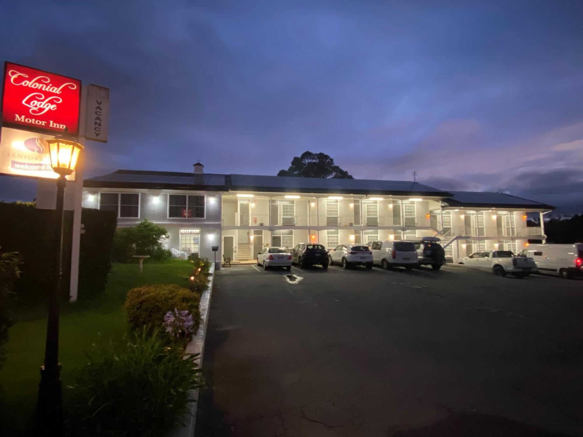 Colonial Lodge Motor Inn แยส ภายนอก รูปภาพ