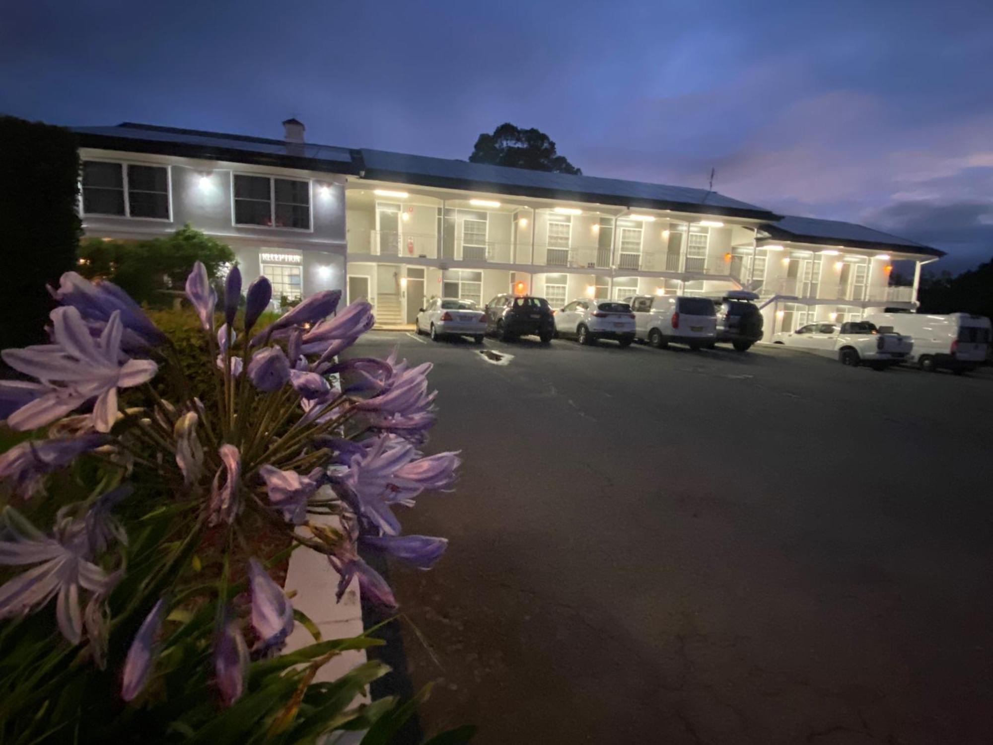 Colonial Lodge Motor Inn แยส ภายนอก รูปภาพ