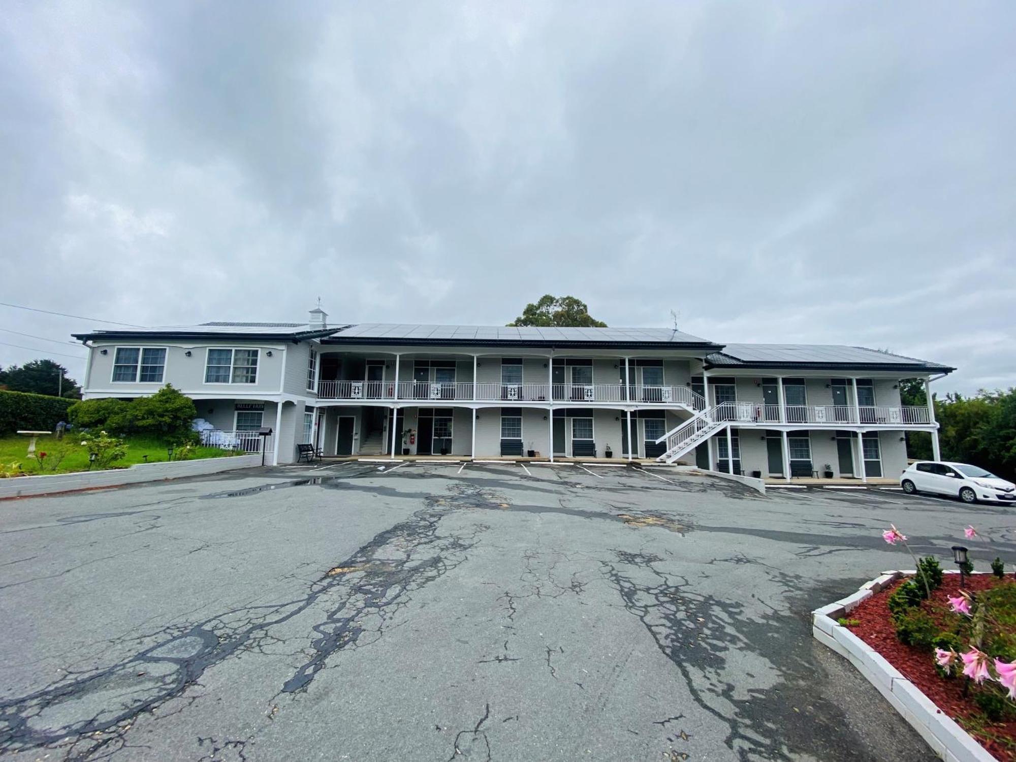 Colonial Lodge Motor Inn แยส ภายนอก รูปภาพ