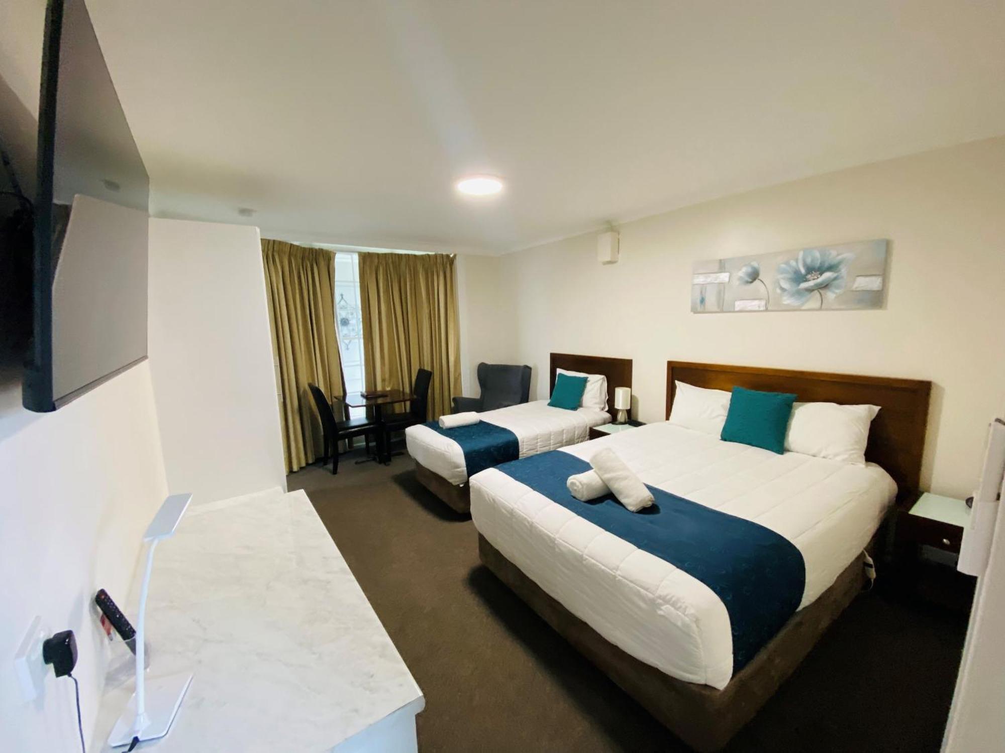 Colonial Lodge Motor Inn แยส ภายนอก รูปภาพ