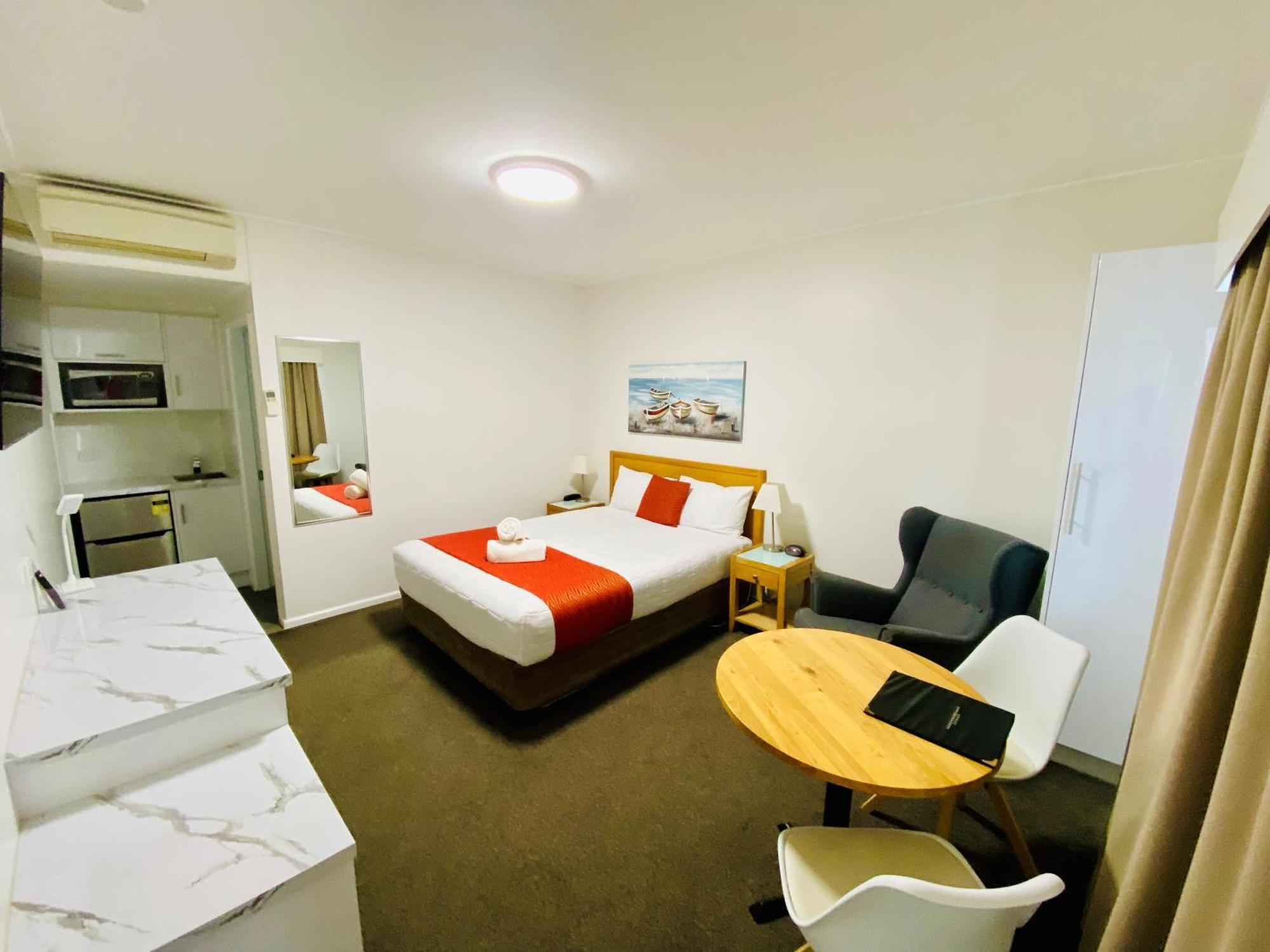 Colonial Lodge Motor Inn แยส ภายนอก รูปภาพ