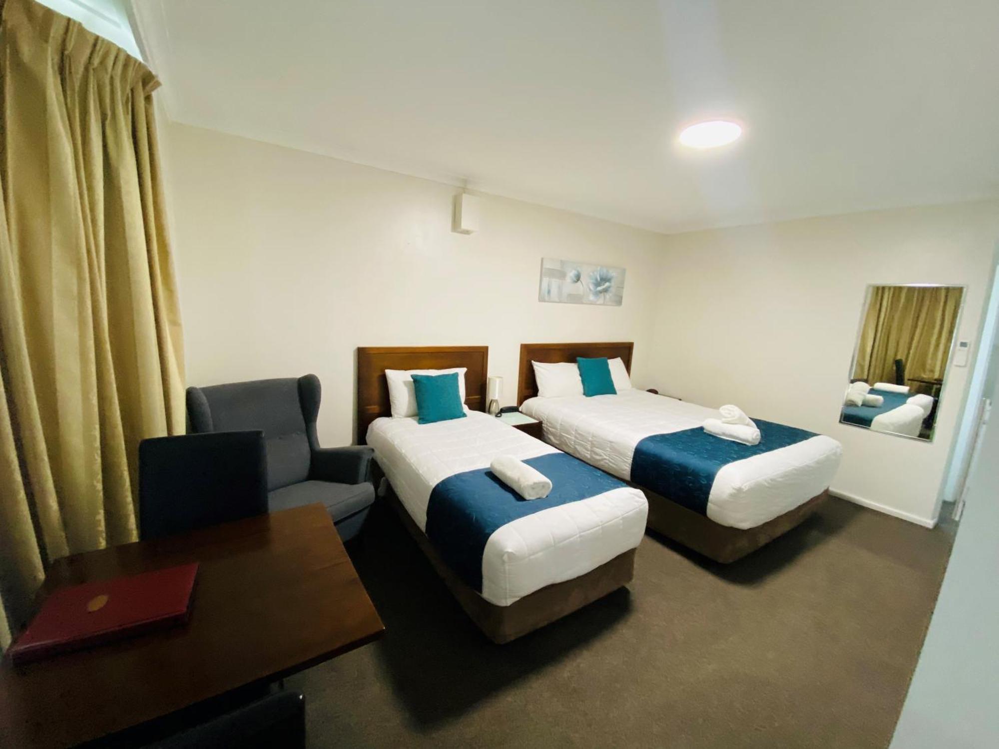 Colonial Lodge Motor Inn แยส ภายนอก รูปภาพ