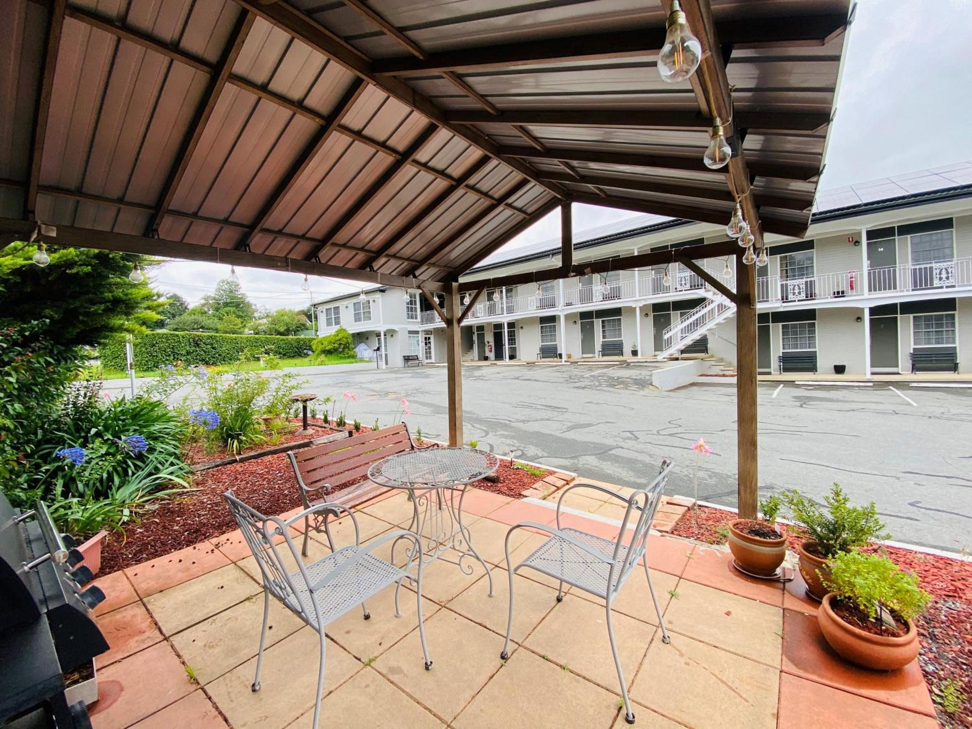 Colonial Lodge Motor Inn แยส ภายนอก รูปภาพ