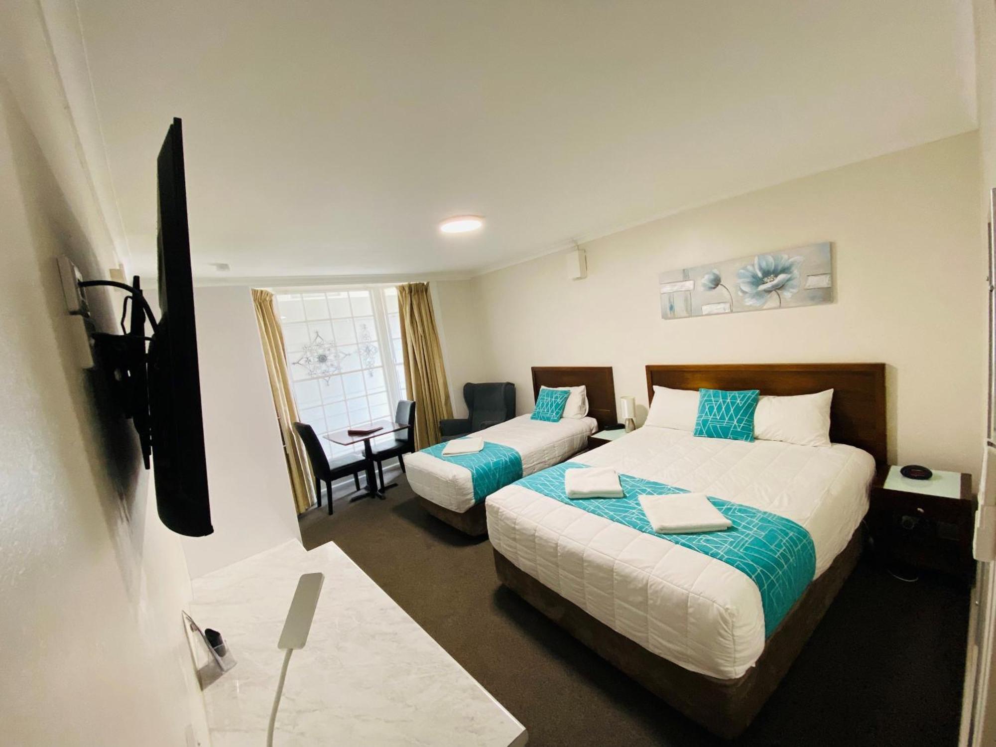 Colonial Lodge Motor Inn แยส ภายนอก รูปภาพ