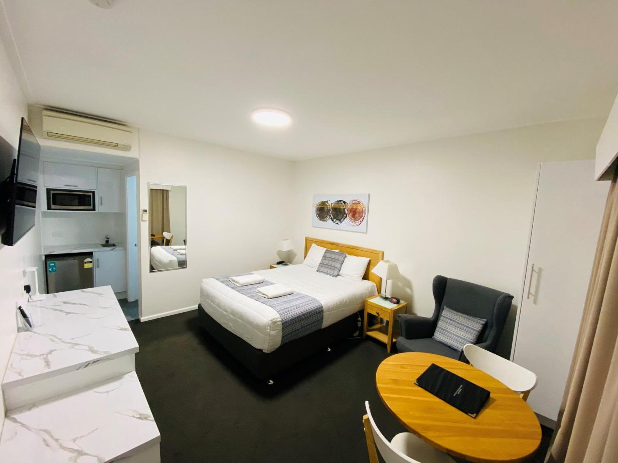 Colonial Lodge Motor Inn แยส ภายนอก รูปภาพ