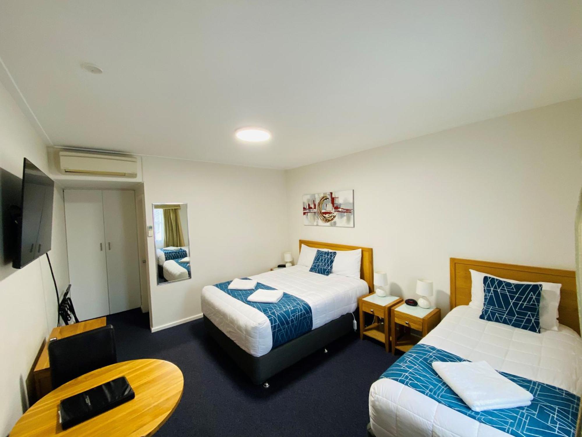 Colonial Lodge Motor Inn แยส ภายนอก รูปภาพ